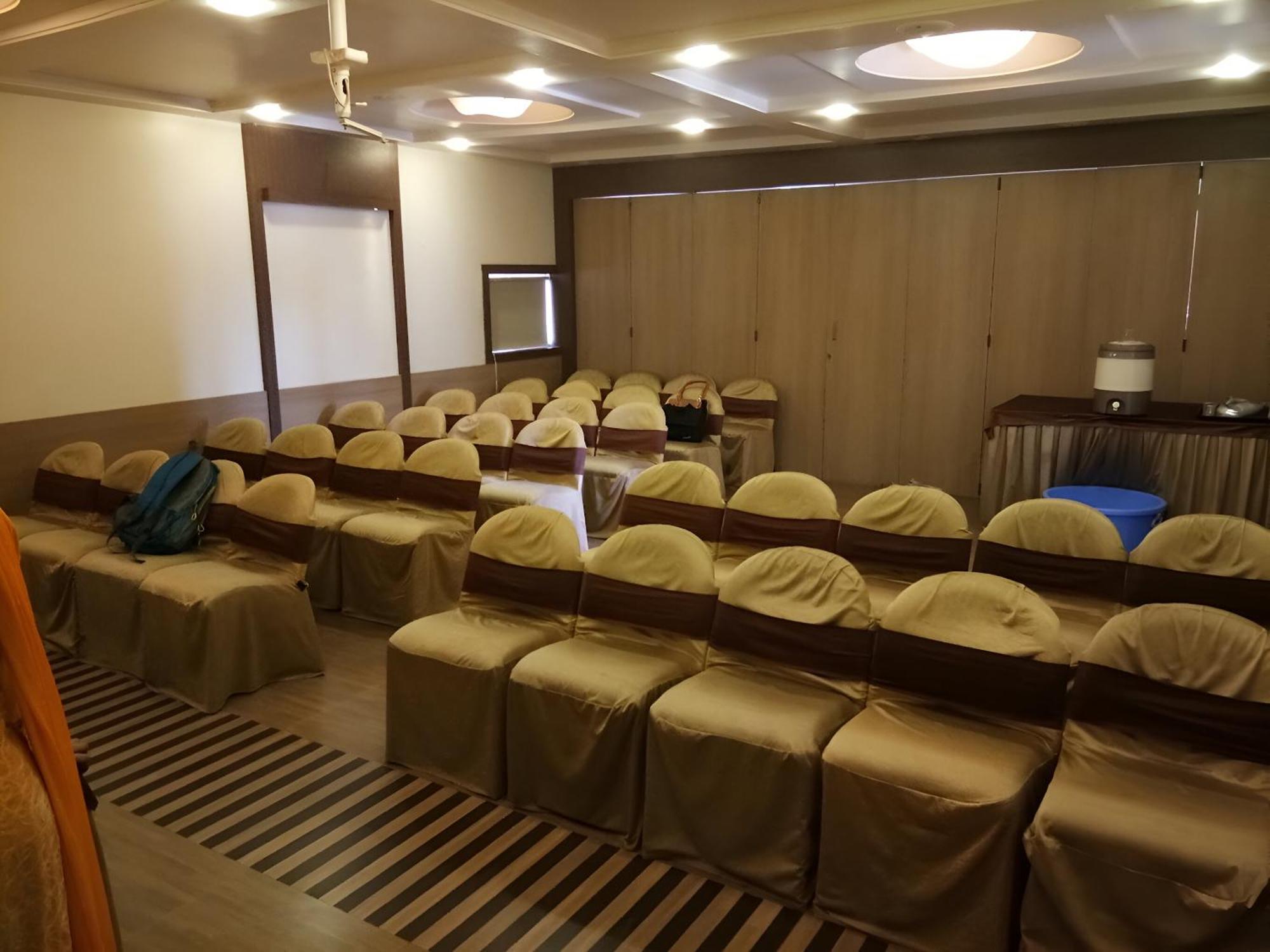 New Hotel Europa Inn Radźkot Zewnętrze zdjęcie