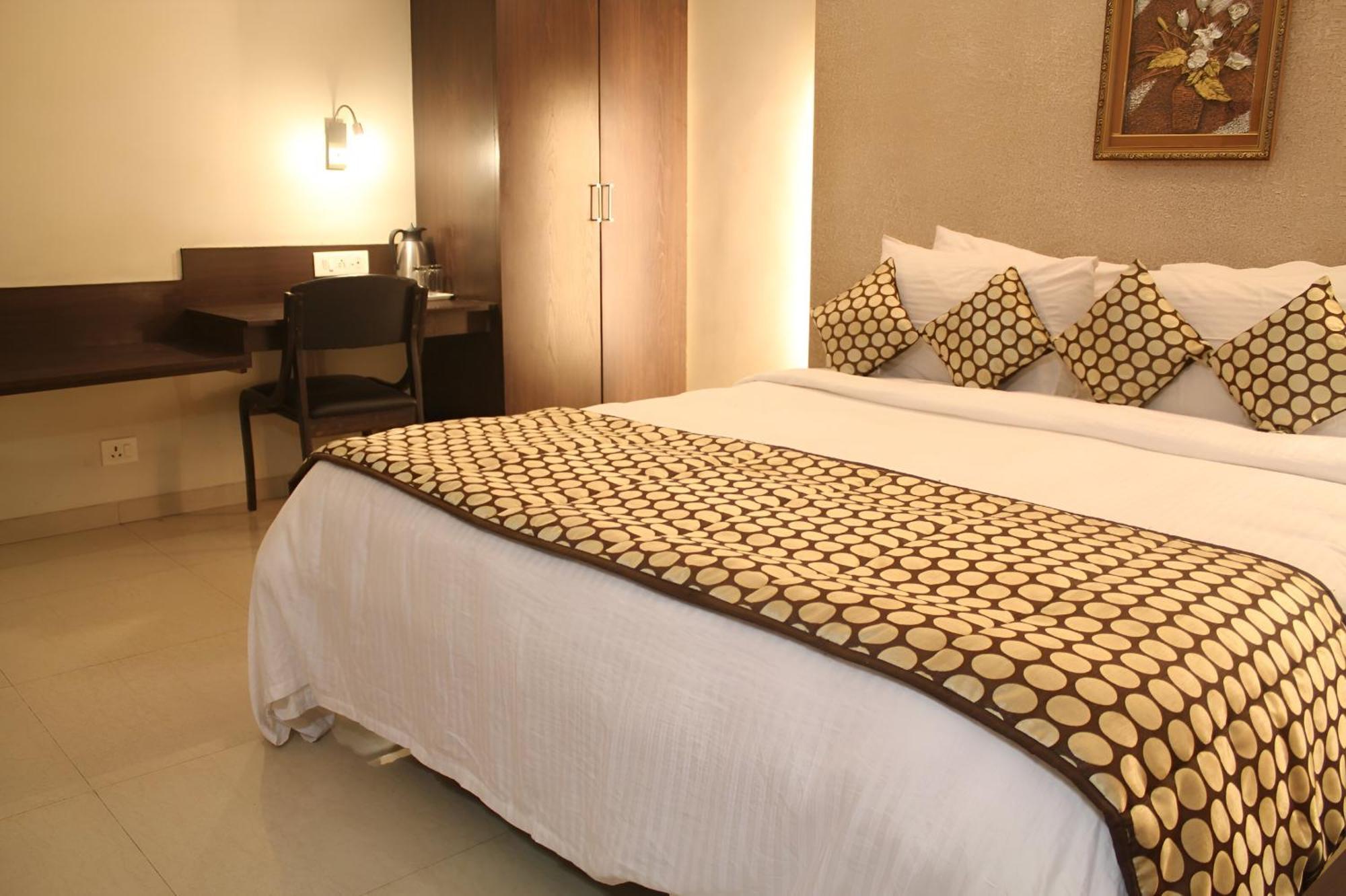 New Hotel Europa Inn Radźkot Zewnętrze zdjęcie